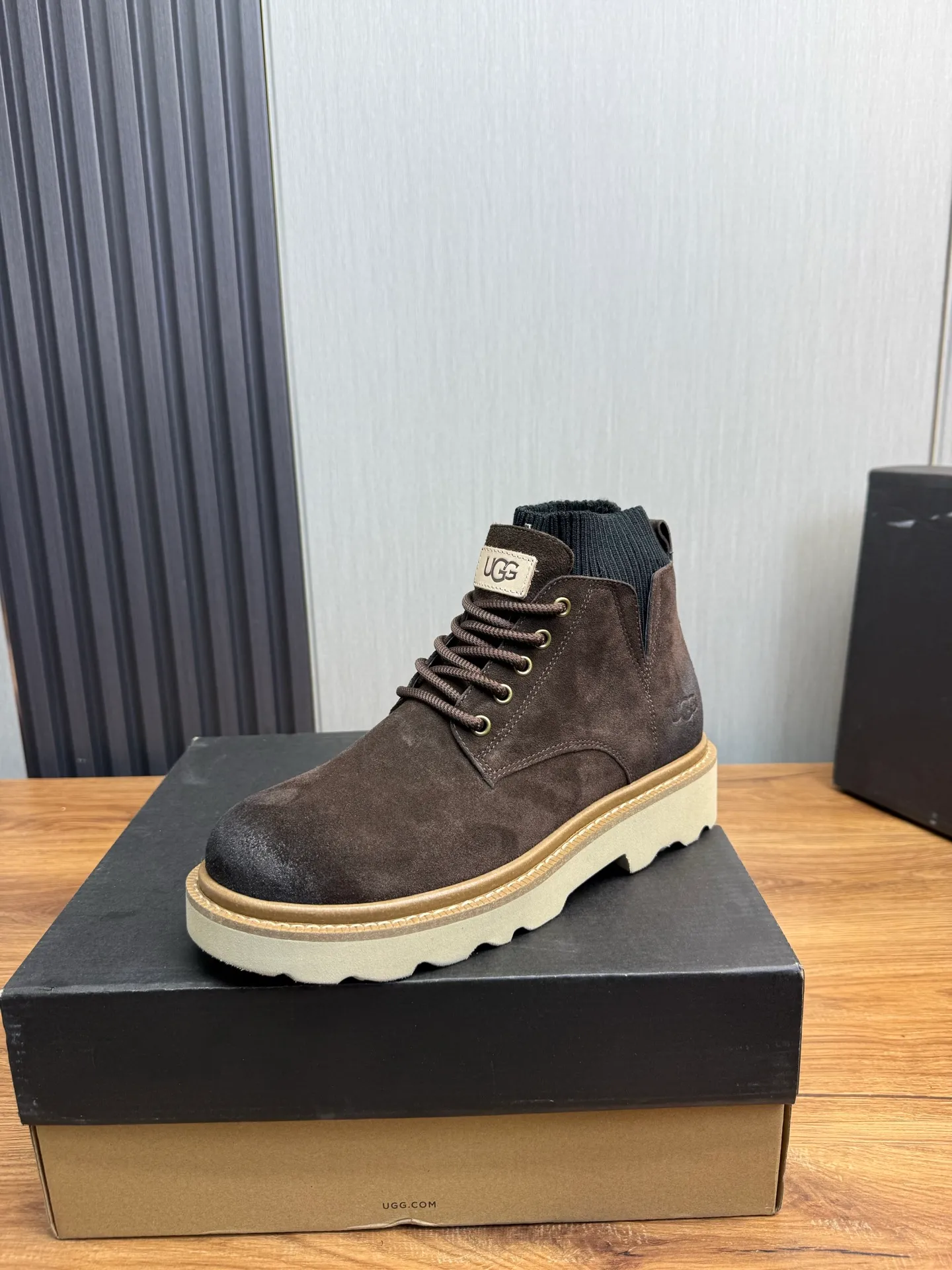Factory price 640💰 [UGG] Men's hot winter warm boots🐑Simple and fashionable design, cowhide➕comfortable and warm wool lining. Soft and comfortable to wear, good warmth retention, and excellent foot feel. Regular size 38-45